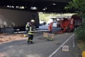 LKW blieb unter Bruecke haengen Koeln Ehrenfeld Innere Kanalstr Hornstr P254